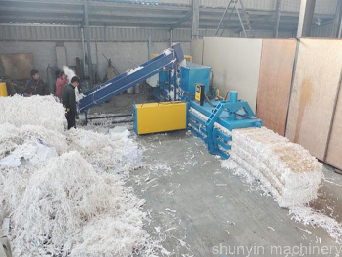 Automatic tie horizontal baler for waste compression and packaging